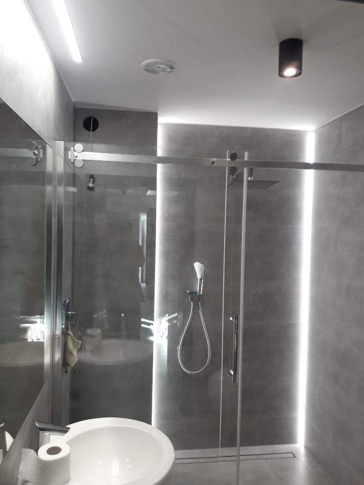 bathroom led strip lighting
